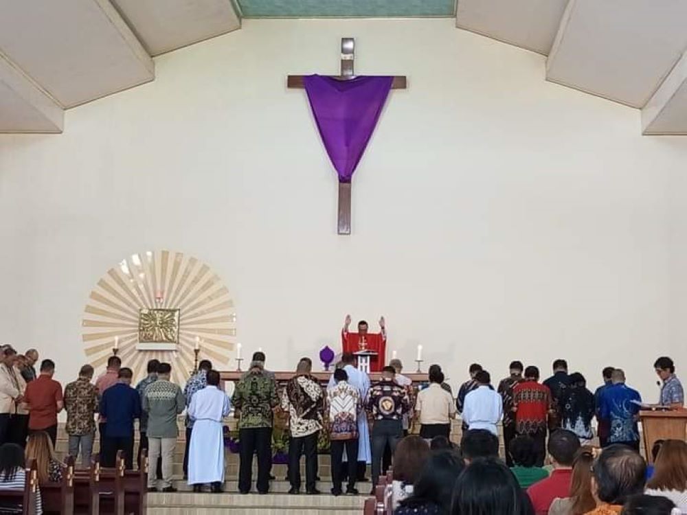 Sampul: Pengurus KBK Paroki Trinitas Mahakudus Paslaten Tomohon Dilantik
