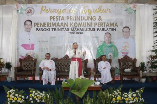 uskup manado.JPG