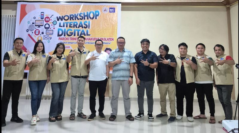 foto bersama komsos.jpg